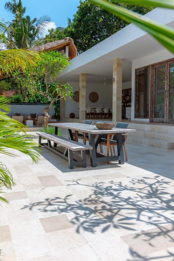Villa Rasa Senang, With Private Cook And Pool Karangasem Eksteriør billede